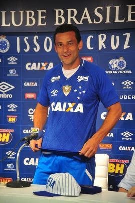 Fred foi apresentado no Cruzeiro pelo presidente Wagner Pires de S e pelo vice Itair Machado