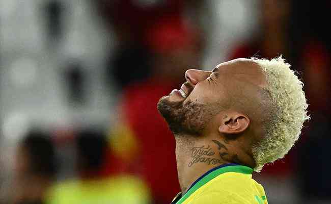 Neymar chorou muito aps a eliminao do Brasil