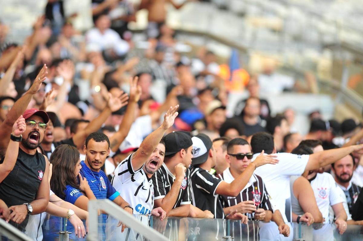 Fotos do jogo entre Cruzeiro e Corinthians, no Mineiro, pela 26 rodada do Campeonato Brasileiro