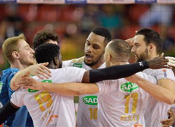 Time celeste confirma favoritismo e se impõe com facilidade contra peruanos 