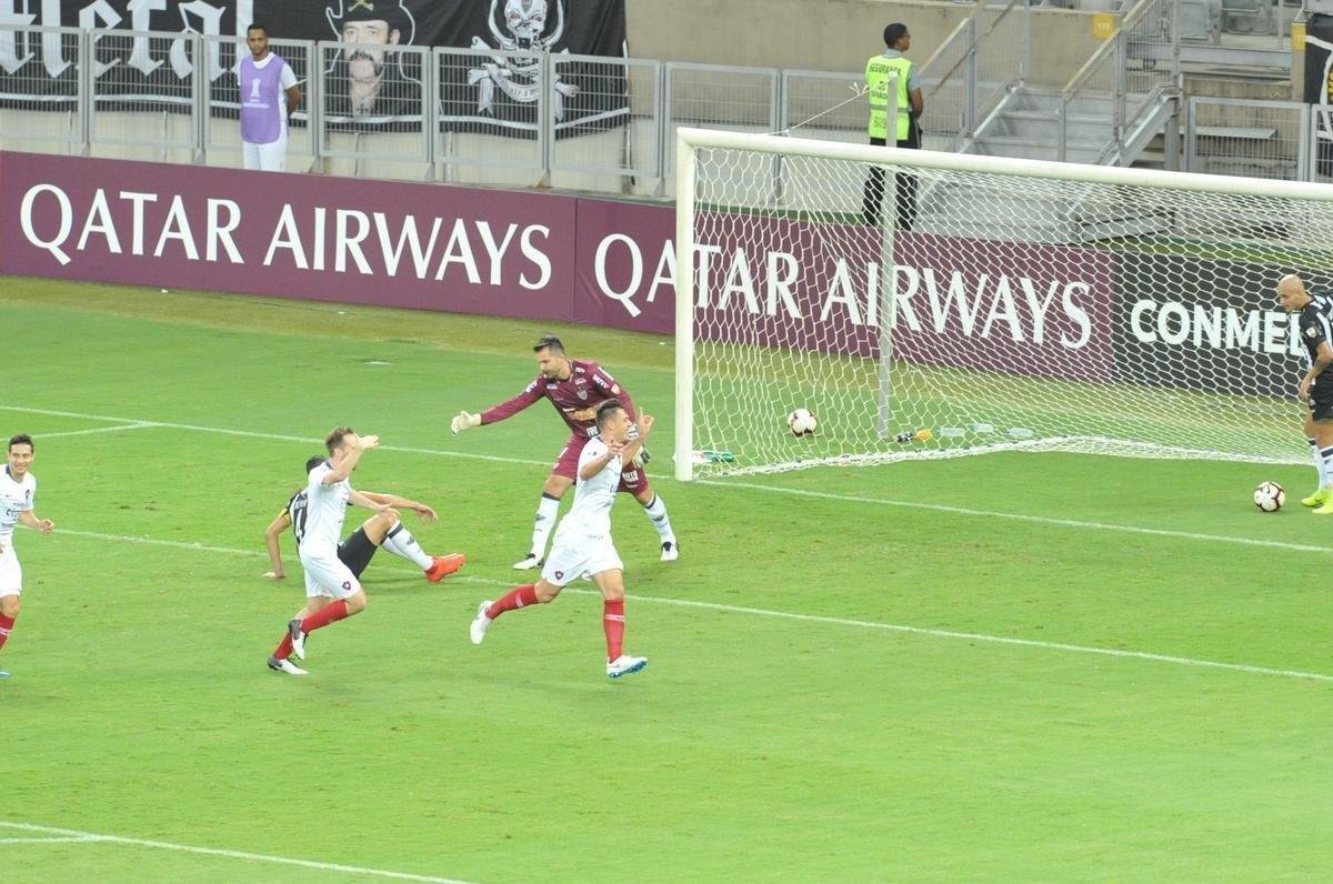 Cerro Porteo abriu o placar aos 31 do segundo tempo com Diego Churn: 1 a 0