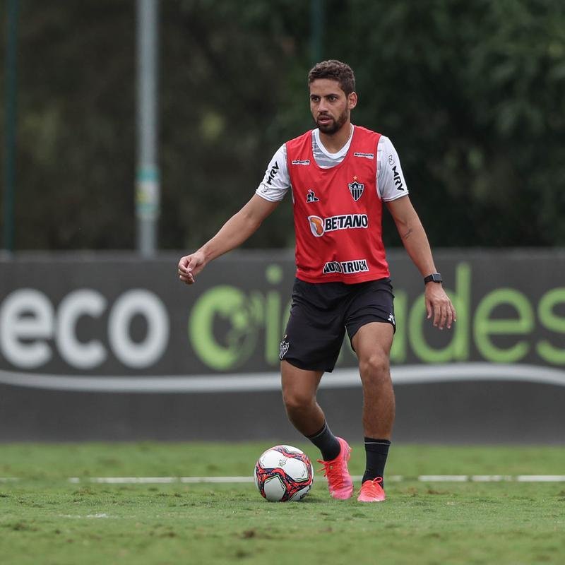 Fotos do treino do Atltico neste sbado, o ltimo de Victor no clube
