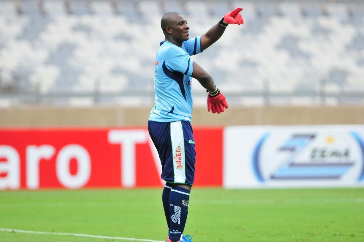 Glaysson (Tupynambs) - o goleiro, de 39 anos, foi formado na base do Cruzeiro em meados da dcada de 1990. Rodou pelo interior de Minas, passando por Democrata-GV, Ipatinga, Guarani, Rio Branco de Andradas, Uberlndia, Villa Nova, Caldense, Nacional de Patos, Nacional de Muria, Unio Luziense e, por fim, Tupynambs.