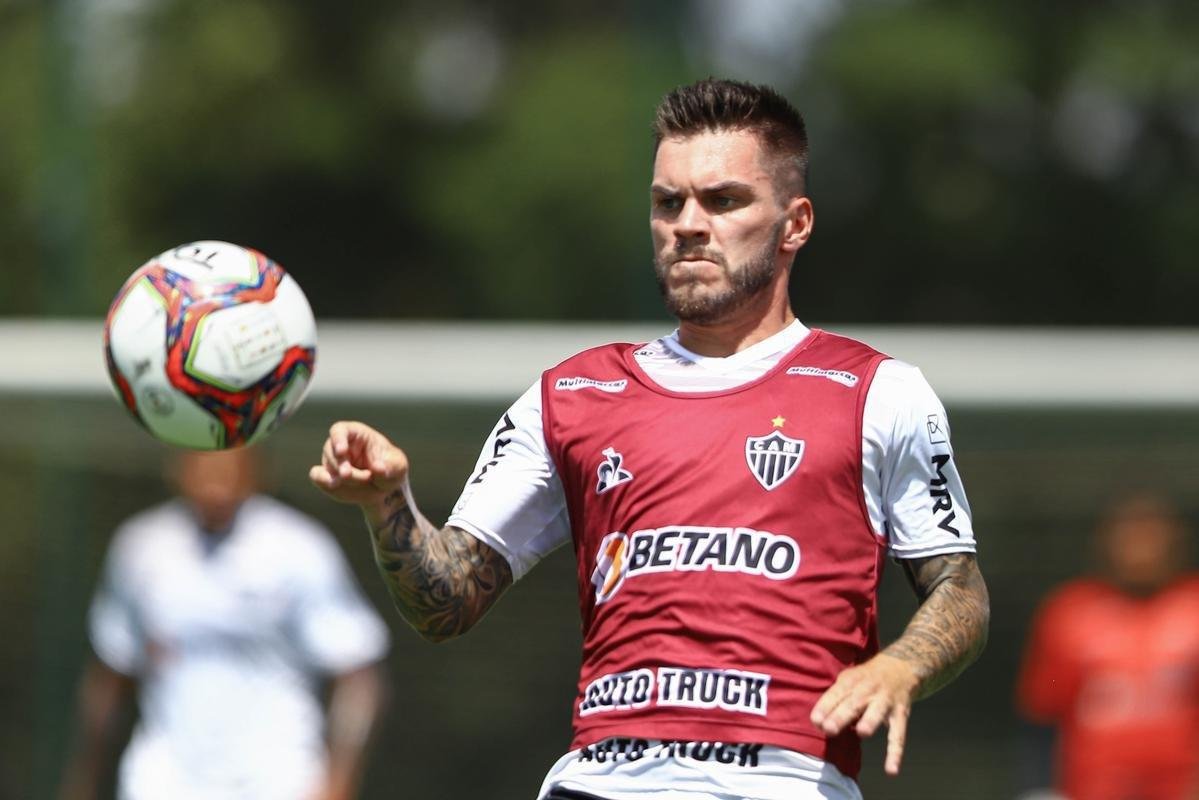 Treino do Atlético em campo. Jogadores fizeram atividade pela manhã no gramado. No período da tarde, trabalho foi na academia