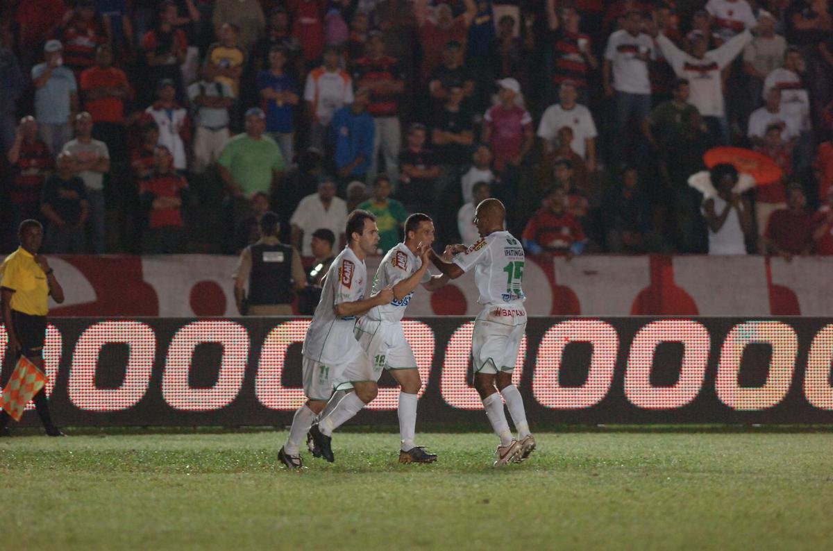 O Ipatinga fez histria ao chegar s semifinais da Copa do Brasil de 2006, ano em que foi vice-campeo mineiro e terceiro colocado na Srie C do Brasileiro. Na primeira fase, o clube mineiro eliminou o Serra, do Esprito Santo. Na segunda, obteve duas vitrias sobre o Botafogo (3 a 0, em Ipatinga, e 3 a 1, no Rio). Na sequncia, superou Nutico (oitavas) e Santos (quartas). Na penltima etapa, empatou com o Flamengo por 1 a 1, no Ipatingo. Na volta, o Tigre perdeu de virada, por 2 a 1, no Maracan, e encerrou ali a sua bela campanha no torneio.