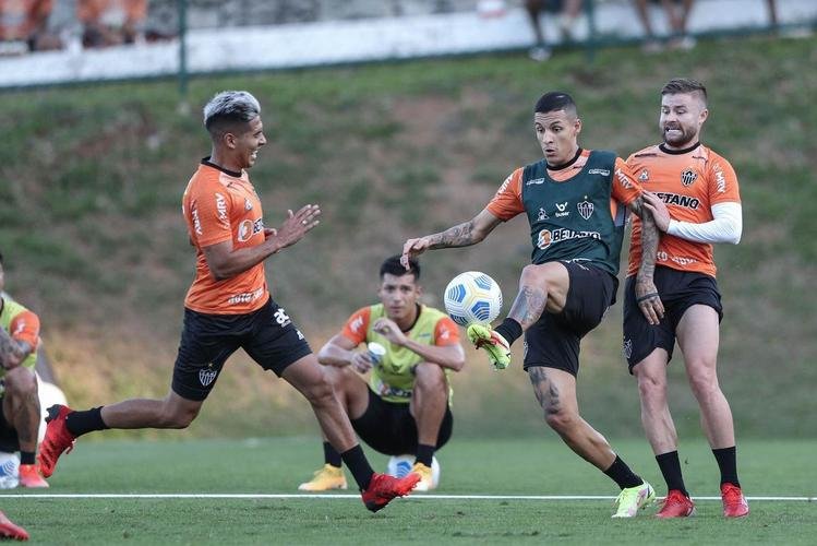 Fotos do primeiro treino de Diego Costa pelo Atlético