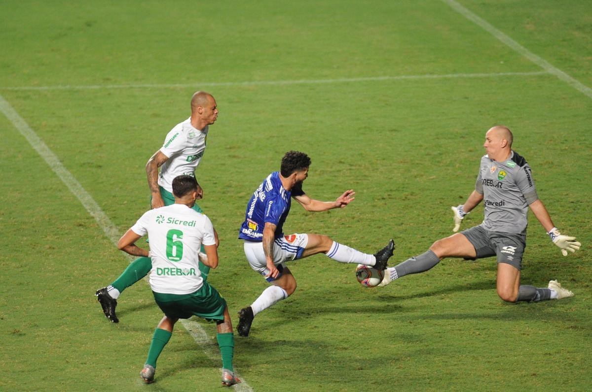 Fotos do jogo entre Cruzeiro e Cuiab, no Independncia, em Belo Horizonte, pela 32 rodada da Srie B do Campeonato Brasileiro