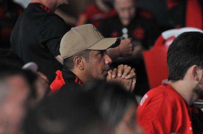 Flamenguistas ficaram arrasados em bares de BH com derrota para o Atltico nos pnaltis, por 8 a 7. Alguns rubro-negros choraram no Bar Leblon, no bairro Prado