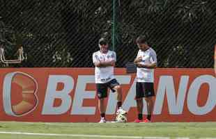 O Atltico treinou, na manh desta sexta-feira (27), na Cidade do Galo, visando ao confronto contra o Ava pelo Campeonato Brasileiro.