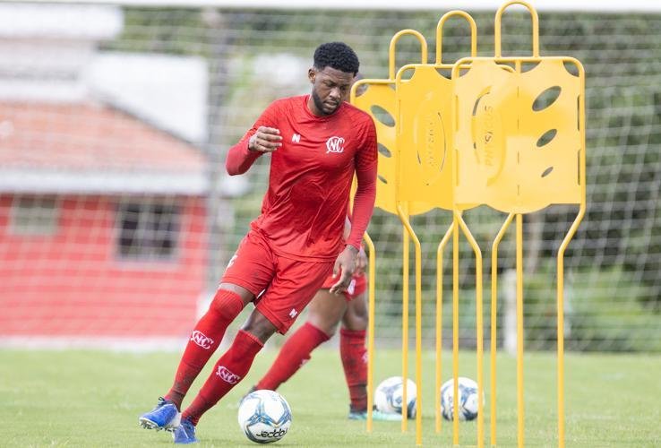 Com o elenco separado em quatro grupos, Náutico realiza primeiro dia de treinos, no Centro de Treinamento Wilson Campos, no bairro da Guabiraba, após quase três meses da suspensão das atividades, por conta da pandemia do coronavírus