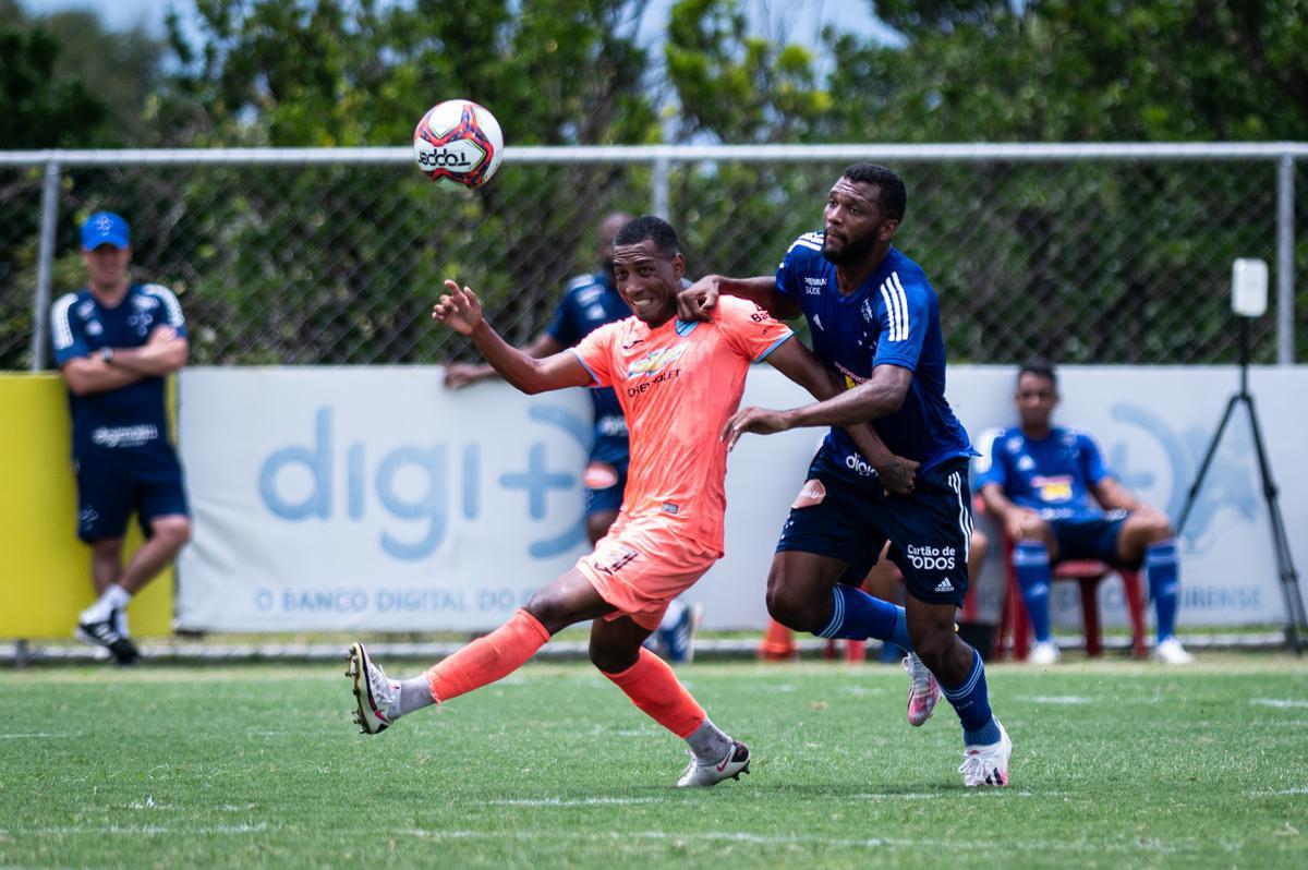 Imagens do jogo-treino entre Cruzeiro e Bolívar, neste sábado (20/2), na Toca da Raposa II. Time celeste venceu por 1 a 0