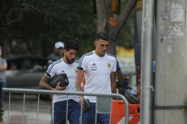 Jogadores da Seleo Argentina deixaram hotel sem contato com torcedores. Em seguida, fizeram um treino fechado no Estdio Independncia. No sbado, Messi e cia decidem terceiro lugar da Copa Amrica na Arena Corinthians