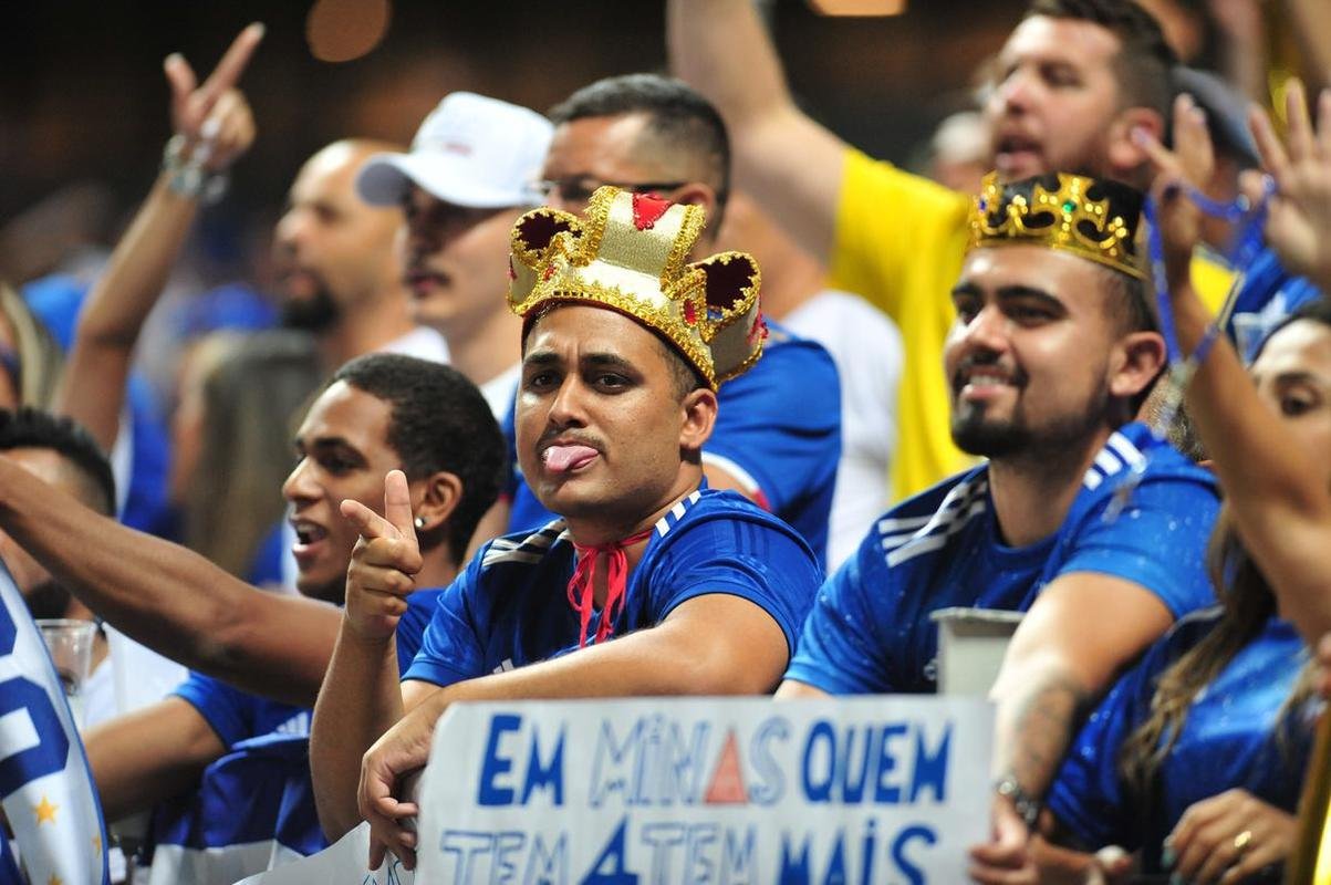 Festa da torcida do Cruzeiro no Mineiro diante do Vasco pela Srie B