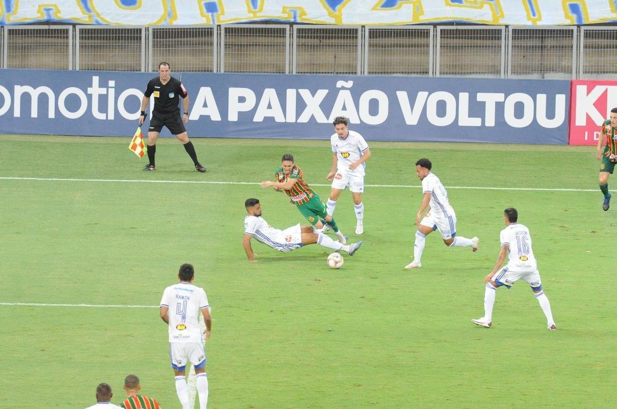 14 rodada - Cruzeiro 1x2 Sampaio Corra, 8/10, no Mineiro - 18 lugar, com 11 pontos.