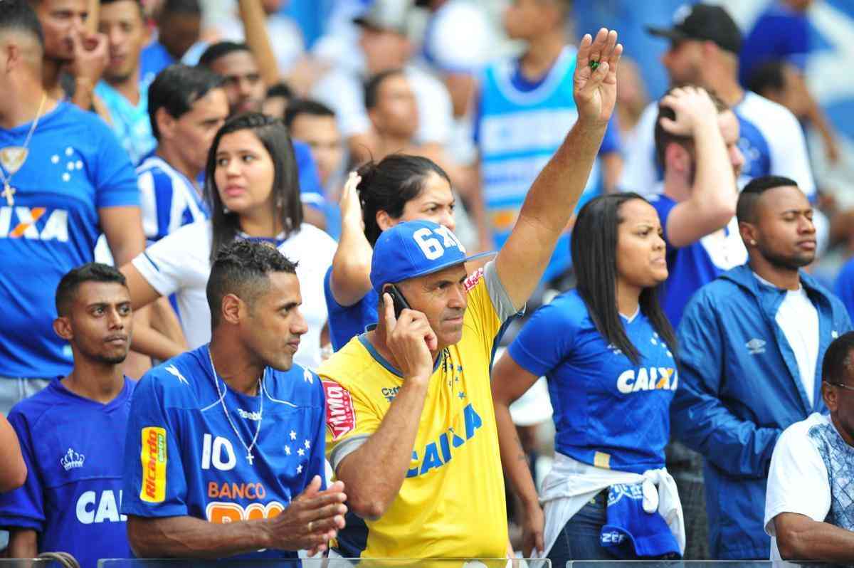 Fotos da torcida cruzeirense no clssico contra o Atltico, neste domingo, no Mineiro, pela 25 rodada da Srie A