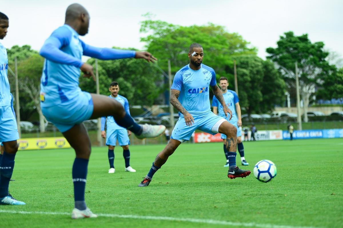 Imagens do treino do Cruzeiro nesta sexta-feira (12/10), antes do jogo contra o Vasco, pelo Brasileiro