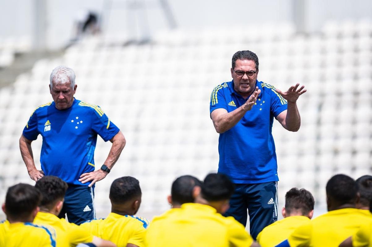 Fotos do treino do Cruzeiro na Arena do Jacar, em Sete Lagoas. Time fechou a preparao para enfrentar a Ponte Preta, s 11h deste sbado, pela 23 rodada da Srie B