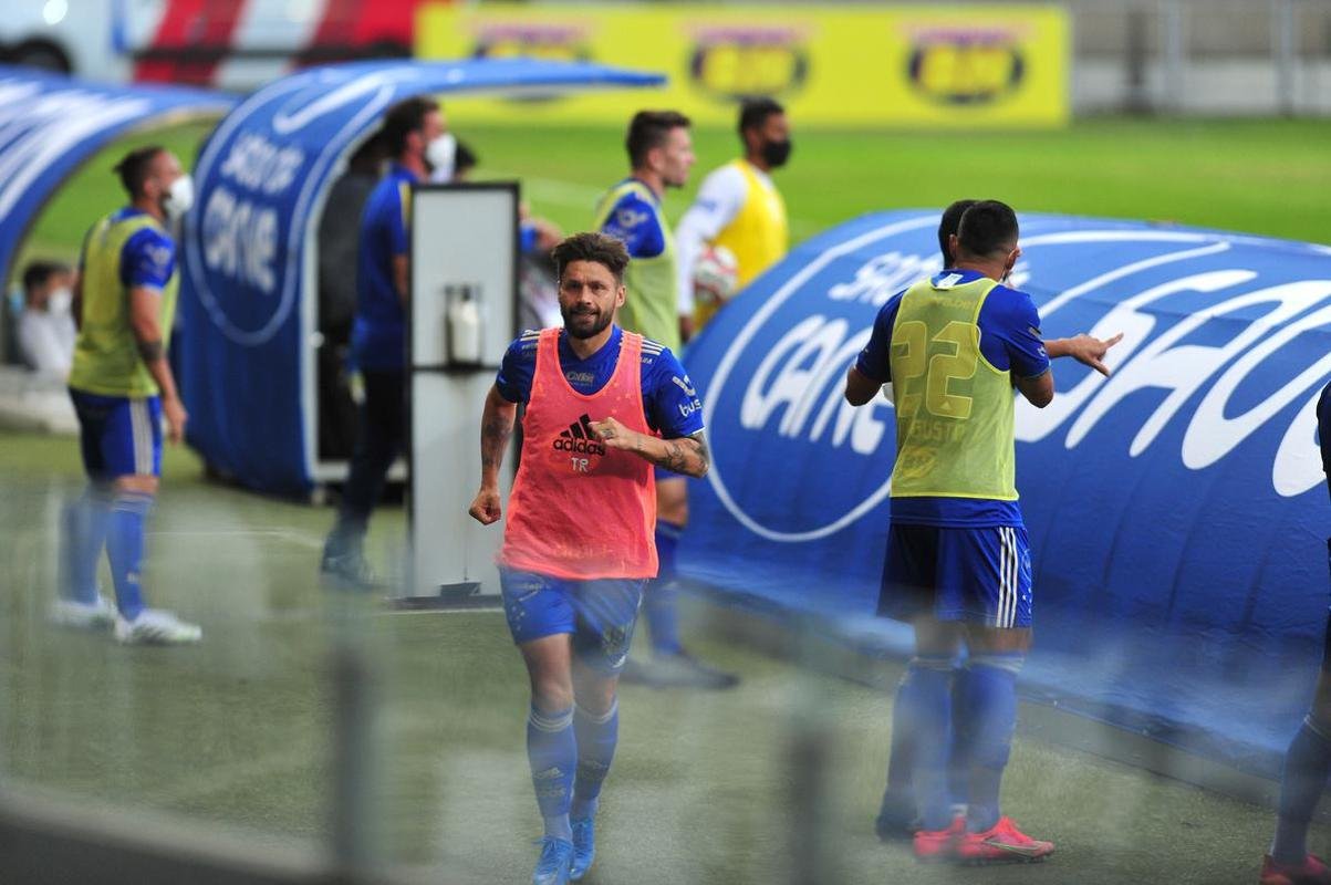 Com gols de Marcos Serrato e Renato (2), o Ava venceu o Cruzeiro por 3 a 0, neste sbado, no Mineiro, pela 12 rodada da Srie B