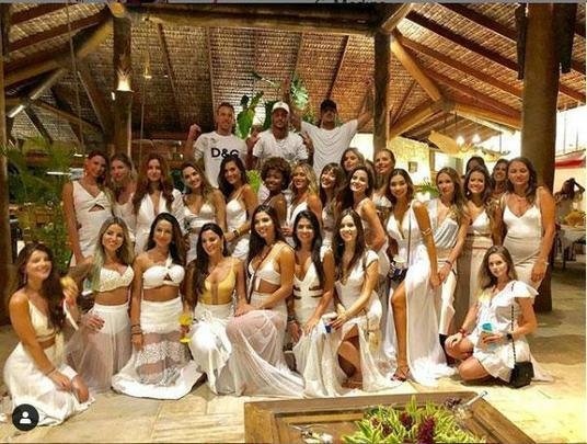 Neymar (PSG), Arthur (Barcelona) e o surfista Gabriel Medina passaram o réveillon juntos