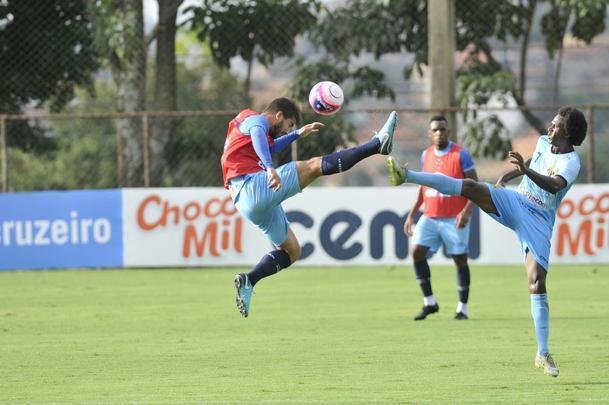 Com gols de Judivan e Rafael Sobis, Cruzeiro venceu Betinense por 2 a 0 em jogo-treino