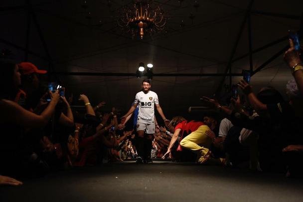 Festa de lançamento dos novos uniformes contou com a presença de jogadores e show de Paralamas de Sucesso