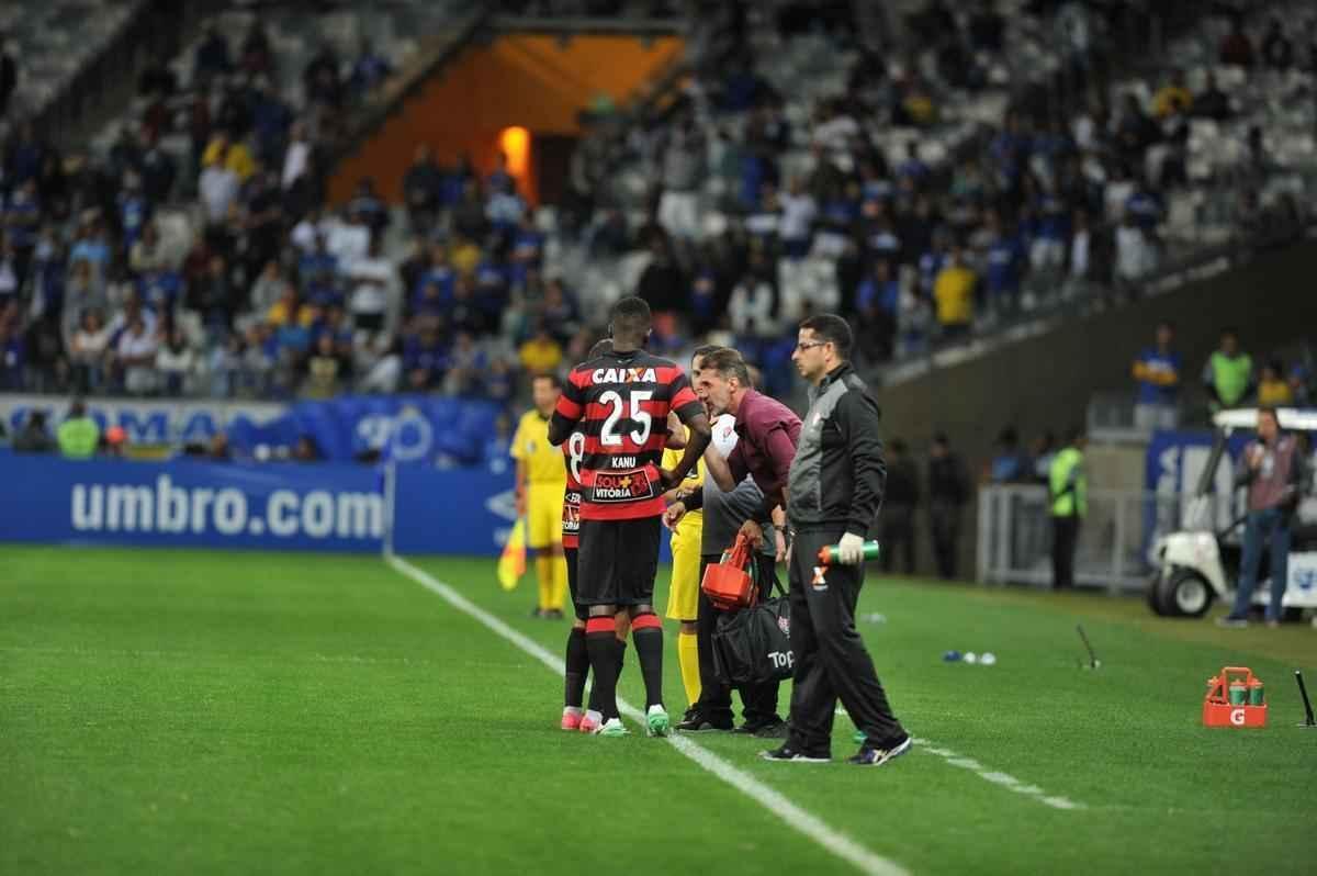 Cruzeiro empatou com o vitria, neste domingo, no Mineiro
