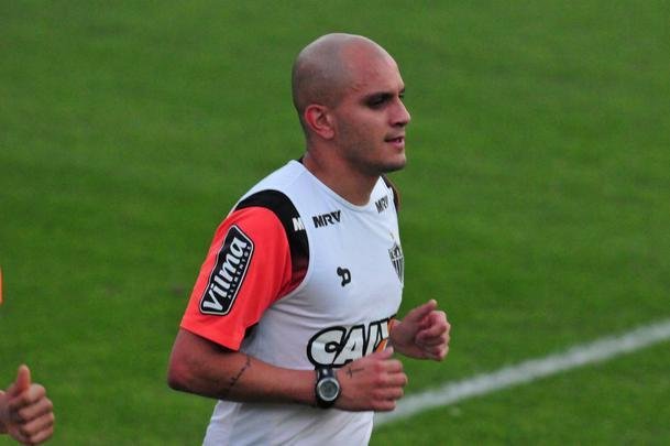 Lateral-esquerdo assinou contrato com o Atltico at o fim de 2018 e foi apresentado oficialmente