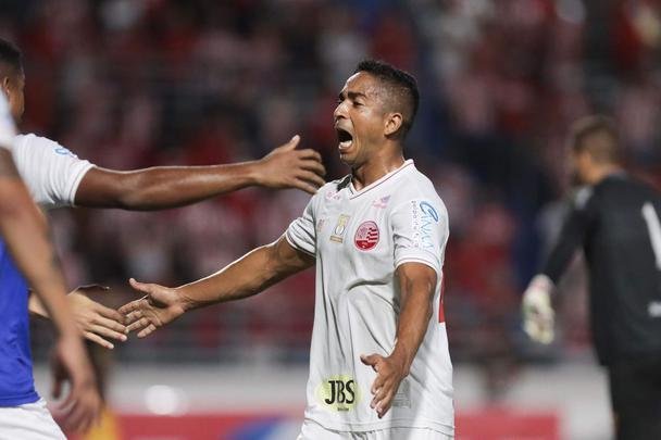 Luanderson abriu o placar pala o Náutico ainda no primeiro tempo do jogo, no Rei Pelé. O CRB virou, fez 2 a 1, mas o Náutico buscou o resultado com gols de Jorge Henrique e Jean Carlos, que marcou o terceiro de falta já nos acréscimos.