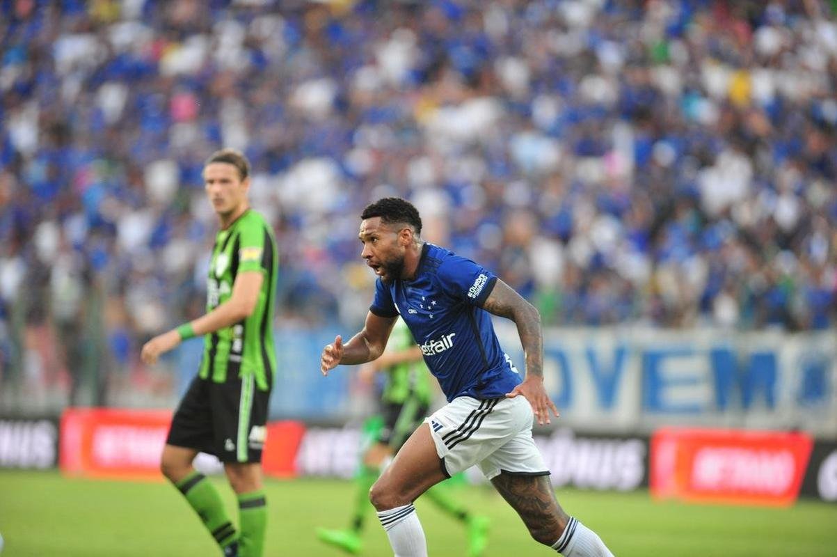Cruzeiro e Amrica se enfrentaram na Arena do Jacar, em Sete Lagoas, pelo jogo de ida da semifinal do Campeonato Mineiro