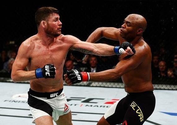 Spider voltou ao UFC com revés. Brasileiro chegou a derrubar Bisping com uma joelhada, achou que tinha vencido por nocaute, mas round havia encerrado. No fim, brasileiro acabou perdendo luta por pontos