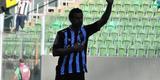 Fred cumprimentou os jogadores do Cruzeiro e, depois, foi saudado pela torcida atleticana