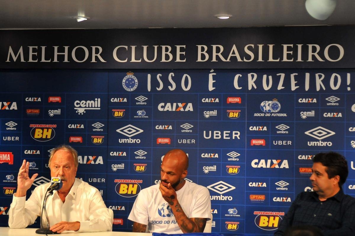 Fotos da apresentao do volante Bruno Silva no Cruzeiro (Ramon Lisboa/EM D.A Press)