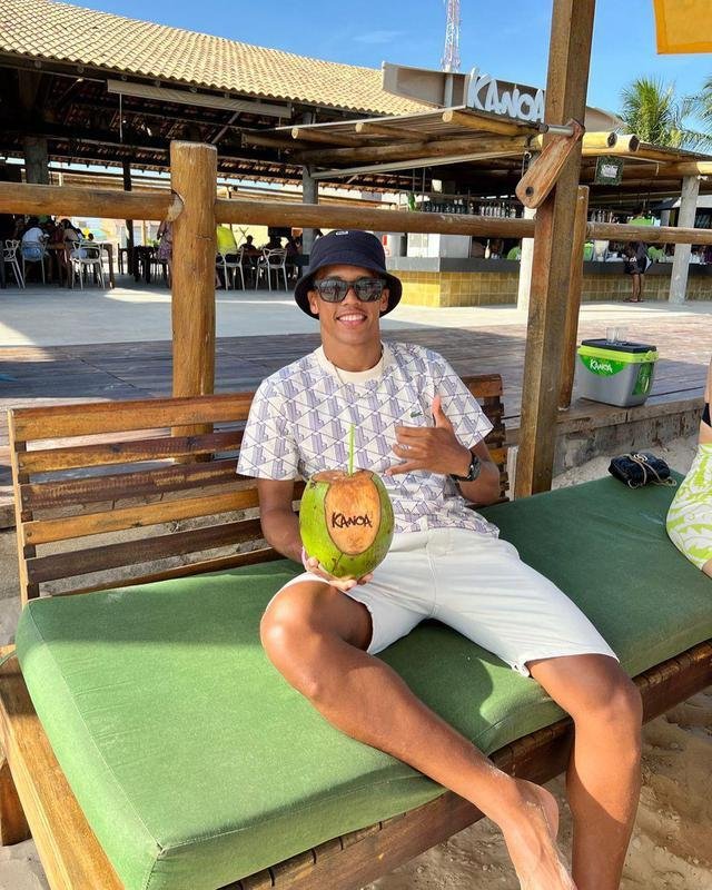 Pedrinho na Praia do Francs, em Alagoas