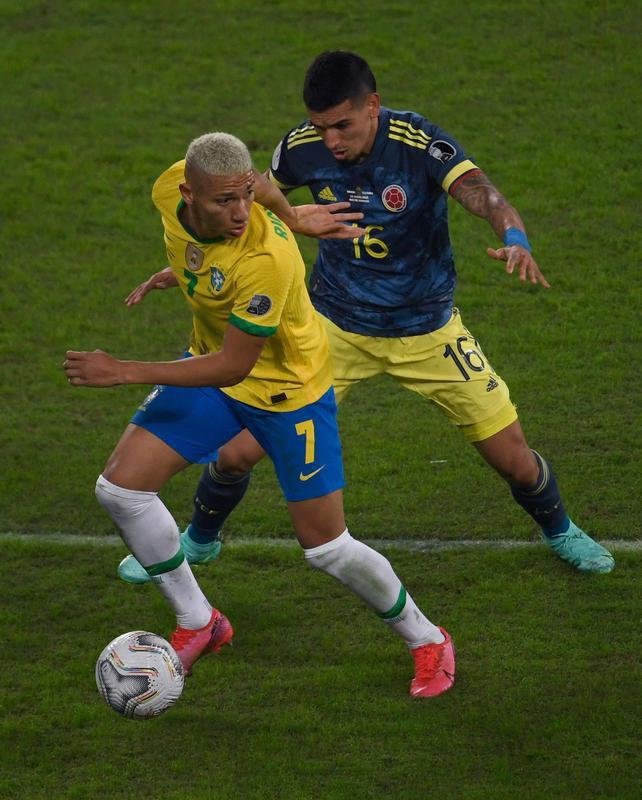 Brasil e Colmbia se enfrentaram no Estdio Nilton Santos, pelo Grupo B da Copa Amrica 