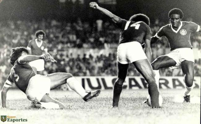 Cruzeiro derrotou Inter por 5 a 4 na estreia da Copa Libertadores de 1976. Palhinha, aos 3 e 10 minutos do 1T, Joozinho, aos 21 min do 1T e aos 18 min do 2T, e Nelinho, aos 40 min do 2T marcaram os gols celestes no triunfo