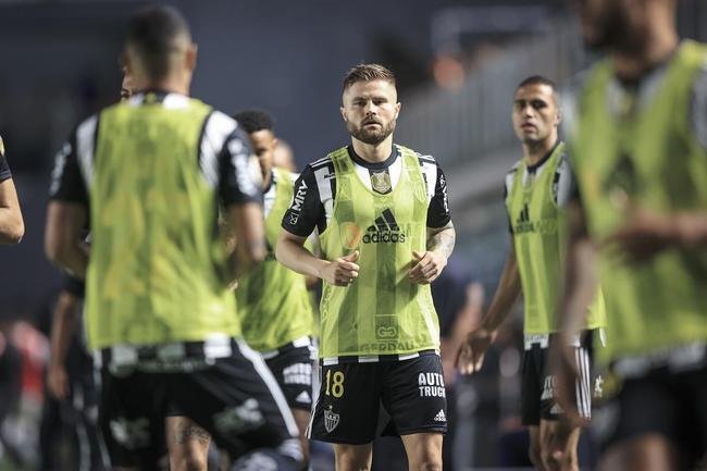 Fotos do jogo entre Santos e Atltico na Vila Belmiro, em Santos, pela 30 rodada do Campeonato Brasileiro