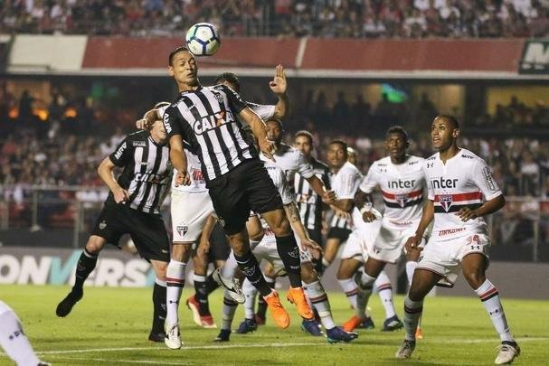Atlético saiu atrás, conseguiu virada com Róger Guedes e Ricardo Oliveira, mas cedeu empate no Morumbi