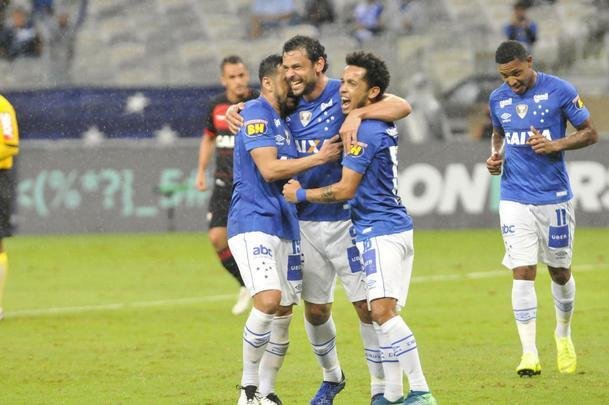 No segundo tempo, Fred marcou duas vezes e ampliou vantagem do Cruzeiro para 3 a 0