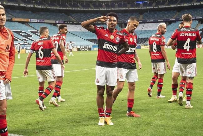 Vitinho chegou a abrir 2 a 0 para o Flamengo na Arena do Grmio