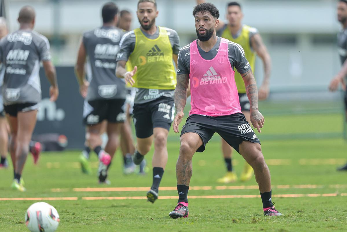 Pavon est liberado pelo departamento mdico e retornou aos treinos com o grupo do Atltico