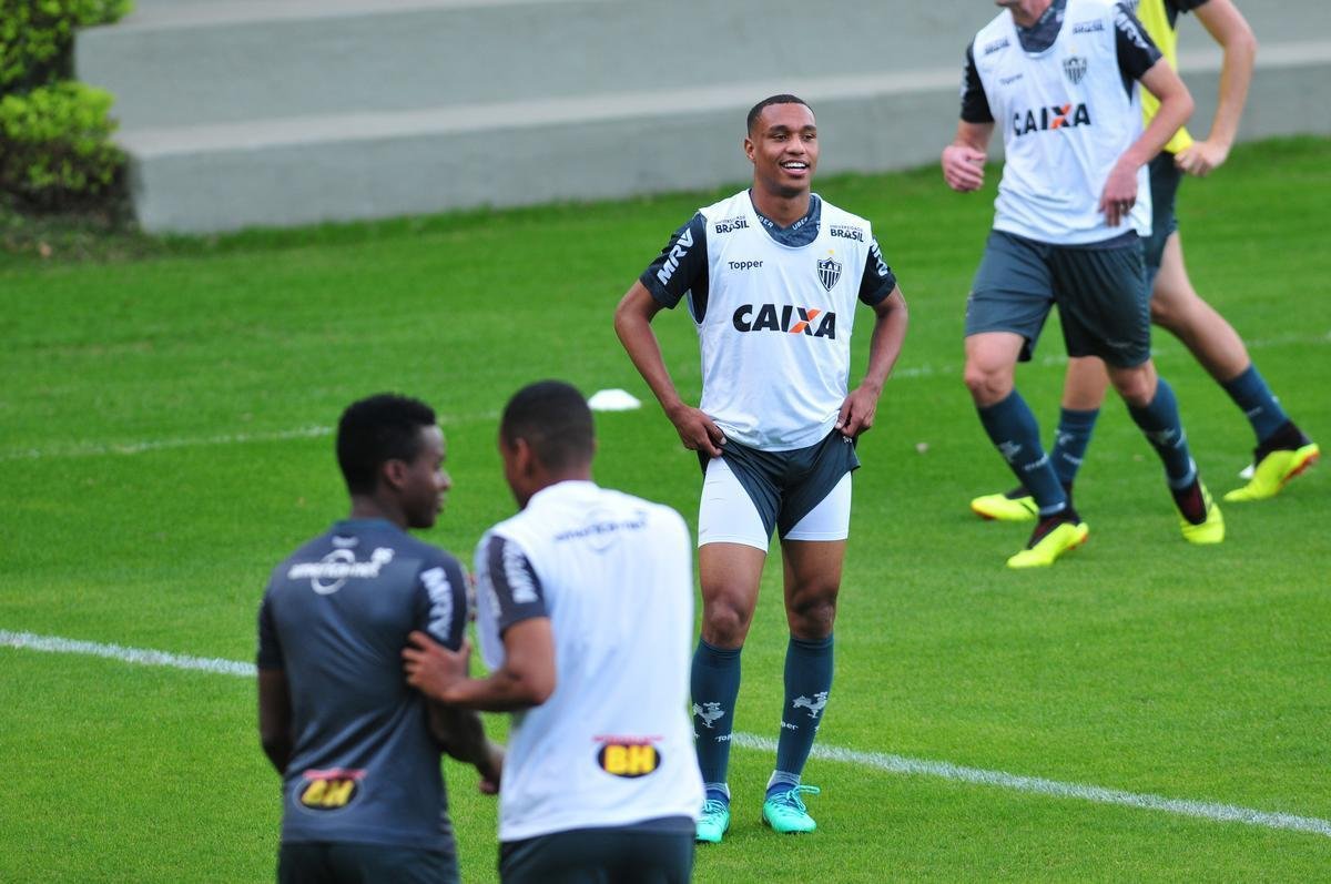 Fotos da apresentao e primeiro treino de Leandrinho no Atltico