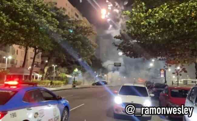 Torcida do Flamengo fez foguetório na porta do hotel do Galo