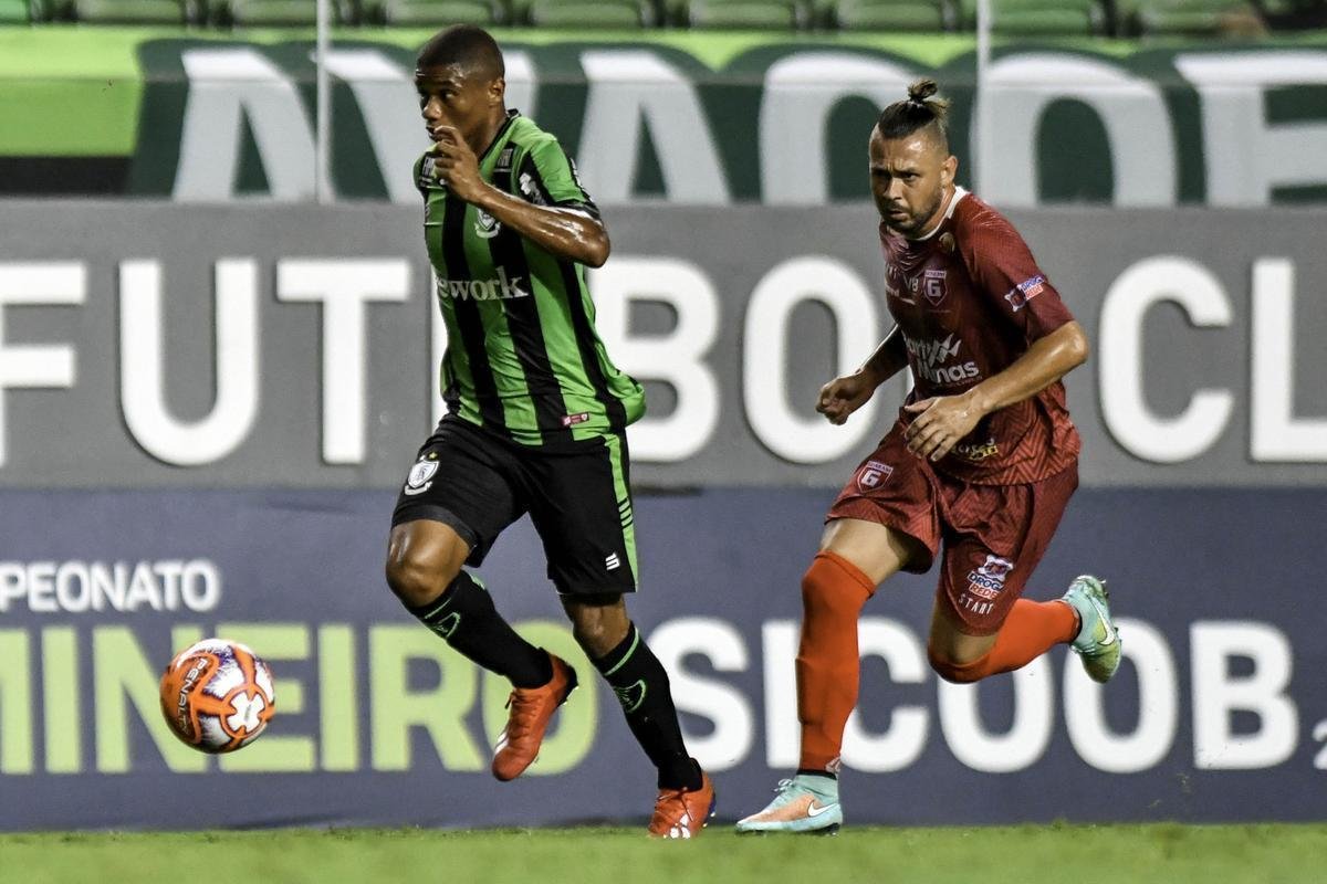 Fotos do primeiro tempo do duelo entre Amrica e Guarani, no Independncia, pela 11 rodada do Mineiro