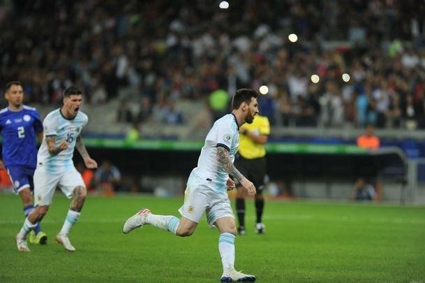 Fotos do duelo entre Argentina e Paraguai, no Mineiro, pela Copa Amrica