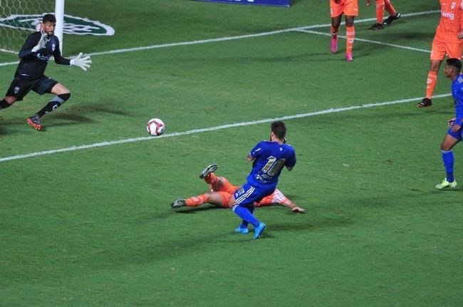 Fotos de Coimbra x Cruzeiro, no Independncia, pela 8 rodada do Mineiro. William Pottker e Felipe Augusto fizeram os gols da vitria celeste por 2 a 0.