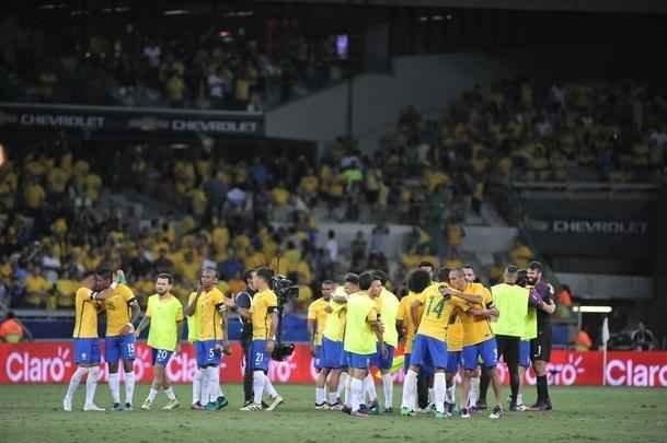 Neymar comemora seu gol no clssico diante da Argentina