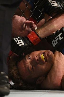 Michael McDonald venceu Masanori Kanehara por finalização no segundo round