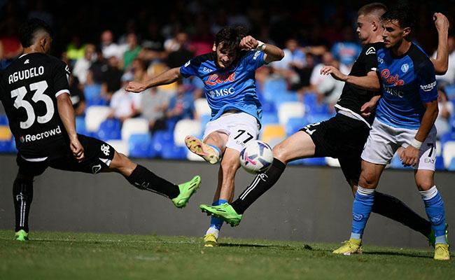 Napoli conseguiu vitória apertada neste sábado