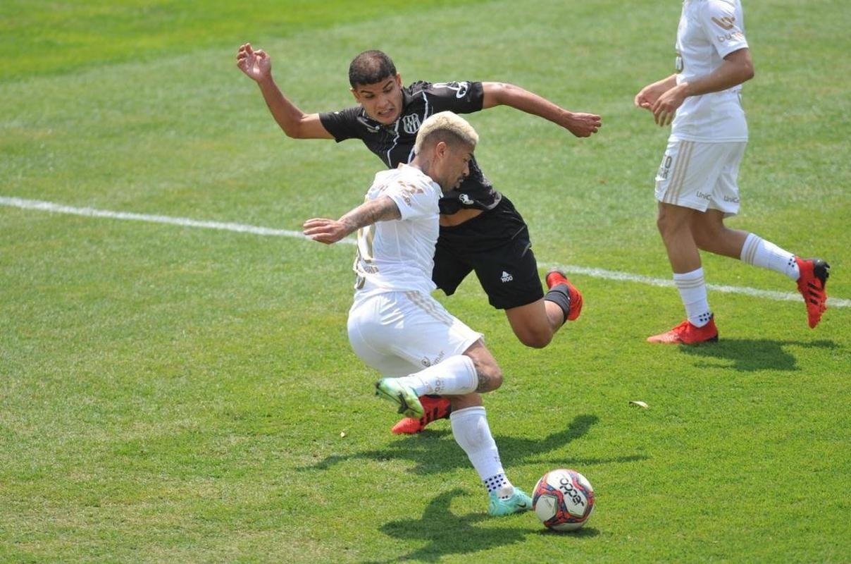 Cruzeiro e Ponte Preta se enfrentaram numa manh de forte calor em Sete Lagoas
