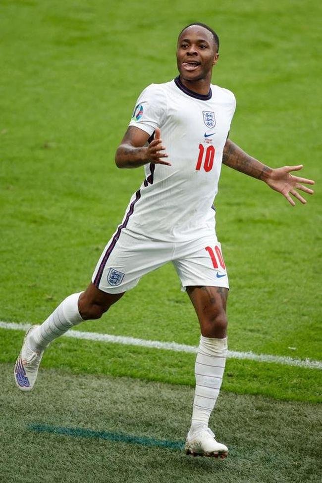Fotos do gol de Sterling, da Inglaterra, sobre a Alemanha, em Wembley. Ingleses venceram por 2 a 0 e avan�aram �s quartas de final da Eurocopa